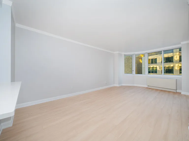 140 Riverside Blvd #727 — Photo 3