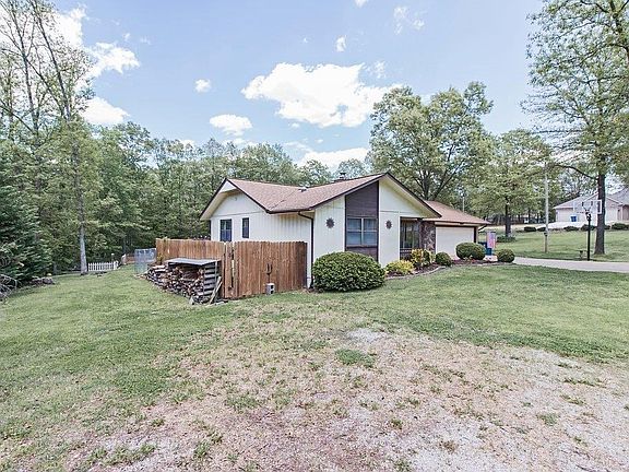 3rd image of 85 Melanie Dr