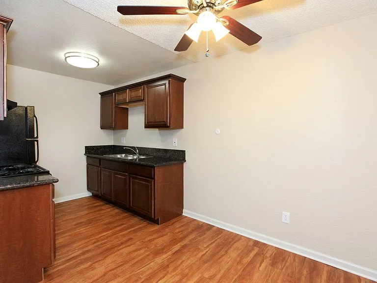Mapleview Apt. Homes — Photo 28