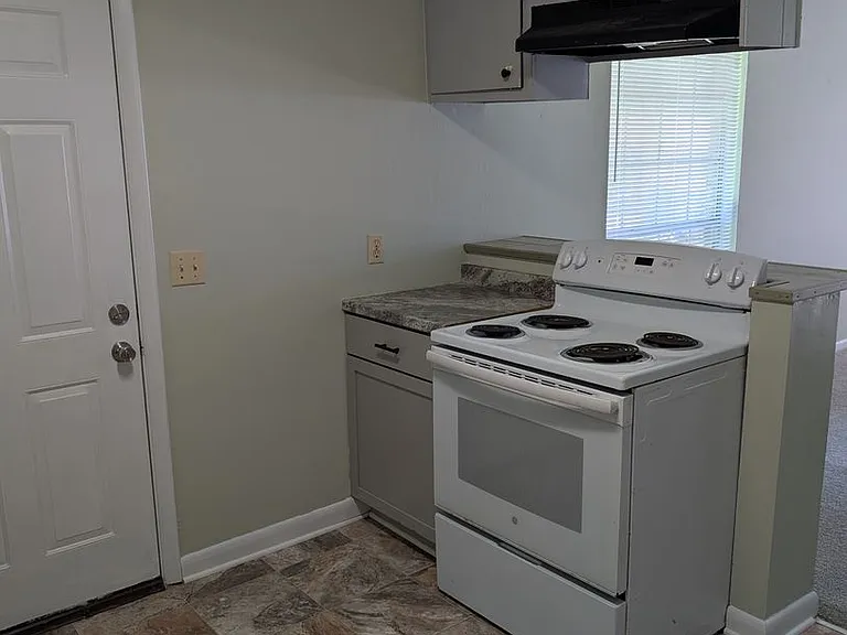2304 Hartsfield Ct #B — Photo 9