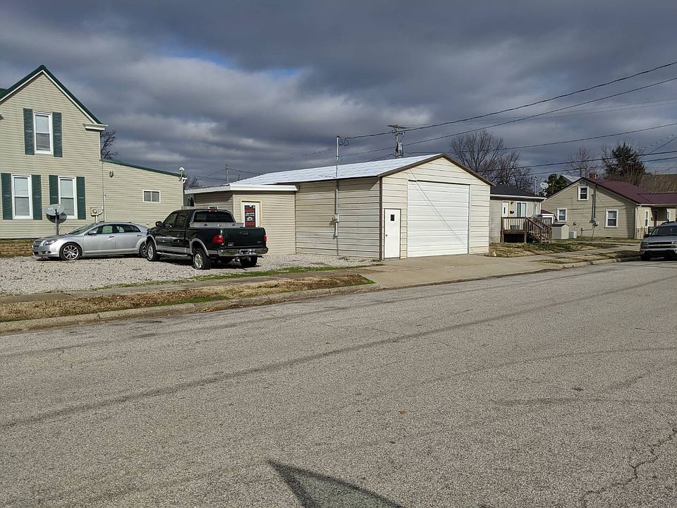 2nd image of 806 Schiller St