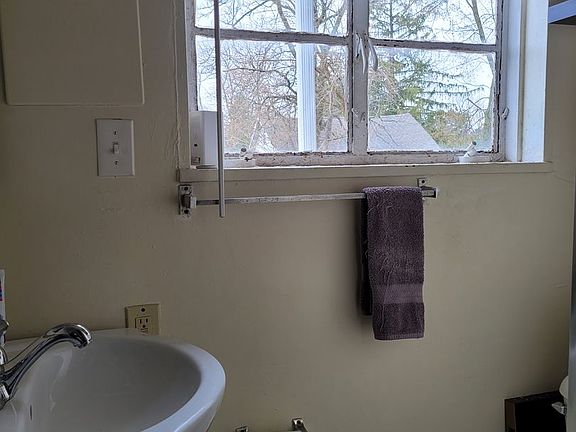 2nd image of 343 1/2 S Main St