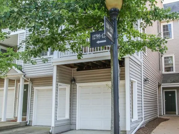 12801 Fair Briar Ln, Fairfax, VA 22033