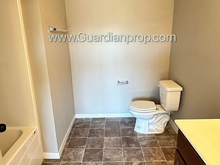 11946 Emery Village Dr N — Photo 20