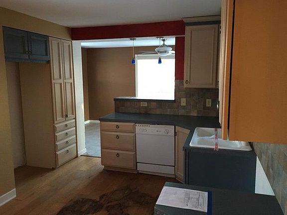 2nd image of 2203 Plymouth Ln