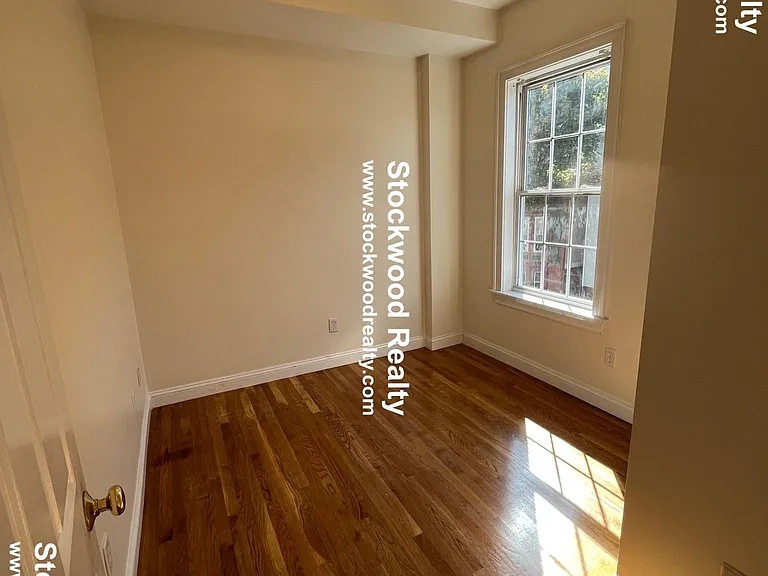 16-2 Gates St — Photo 15