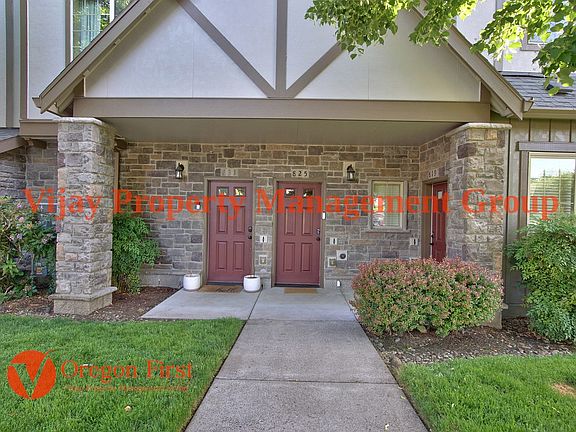 4th image of 825 NE Wheelock Pl