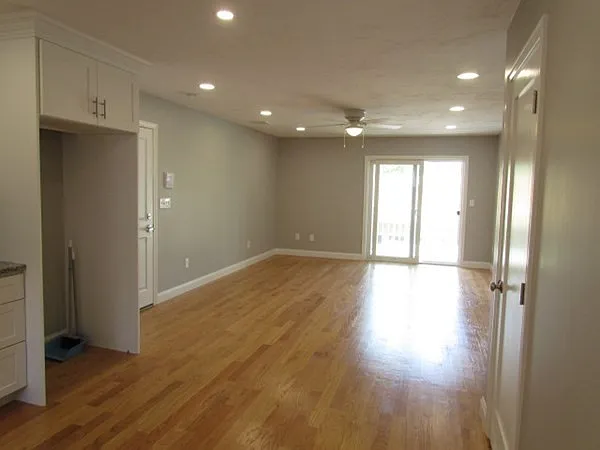 1093 Main St #3 — Photo 17