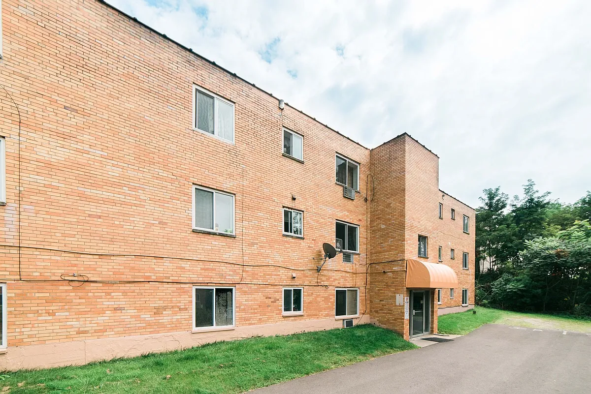 Building Photo - Colonial Commons