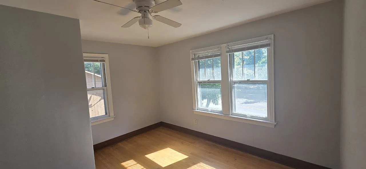 785 N Maple Rd — Photo 3