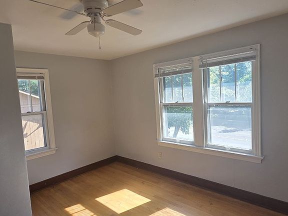 3rd image of 785 N Maple Rd APT 1