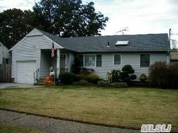 2 Crestline Ave, Bethpage, NY 11714