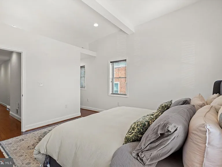 5342 Ames St NE — Photo 2