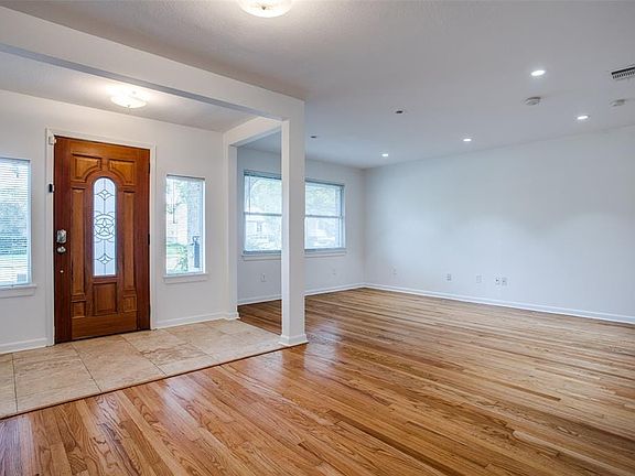3rd image of 4026 Beechwood Ln