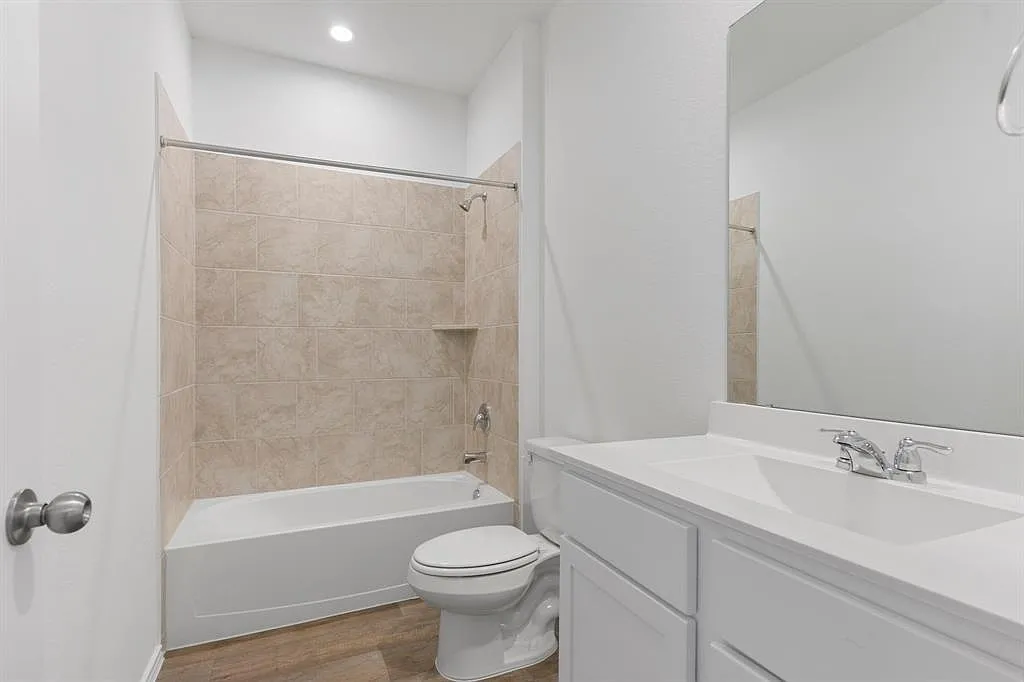4 bed, 3.0 bath, 2173 sqft, $2,450 — Photo 4