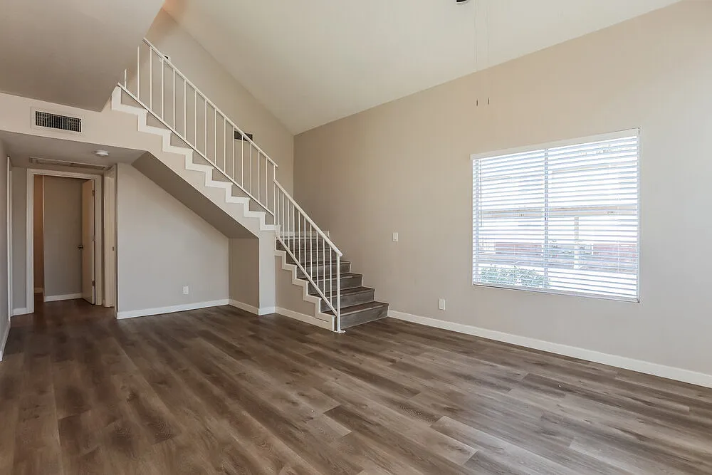 3 bed, 2.0 bath, 1243 sqft, $2,145 — Photo 4