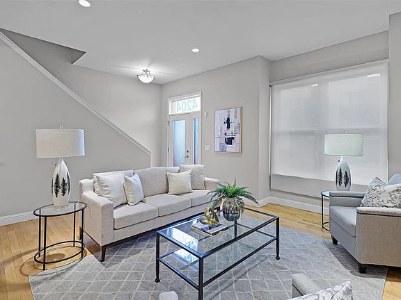 4th image of 4204 Olive St #4204