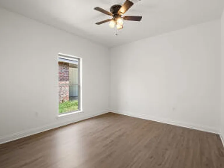 1281 Miller St — Photo 9