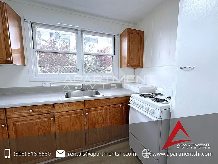 735 & 737 McCully St — Photo 2