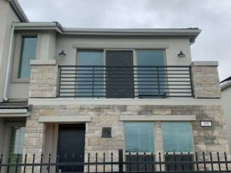 490 W Mahogany Ln — Photo 1