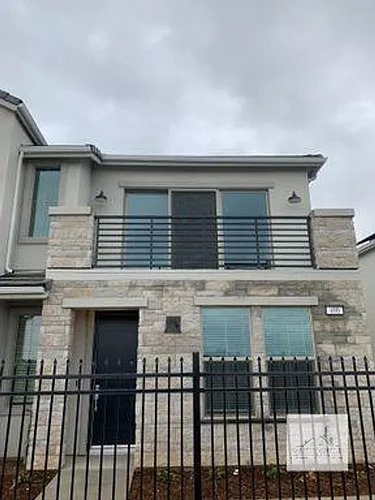 490 W Mahogany Ln Photo 1