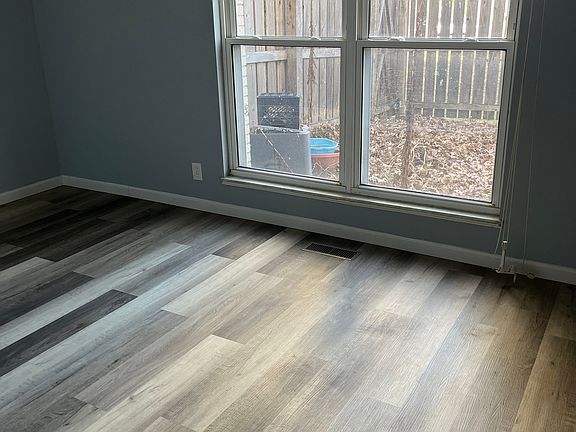5th image of 10445 Briarbend Dr