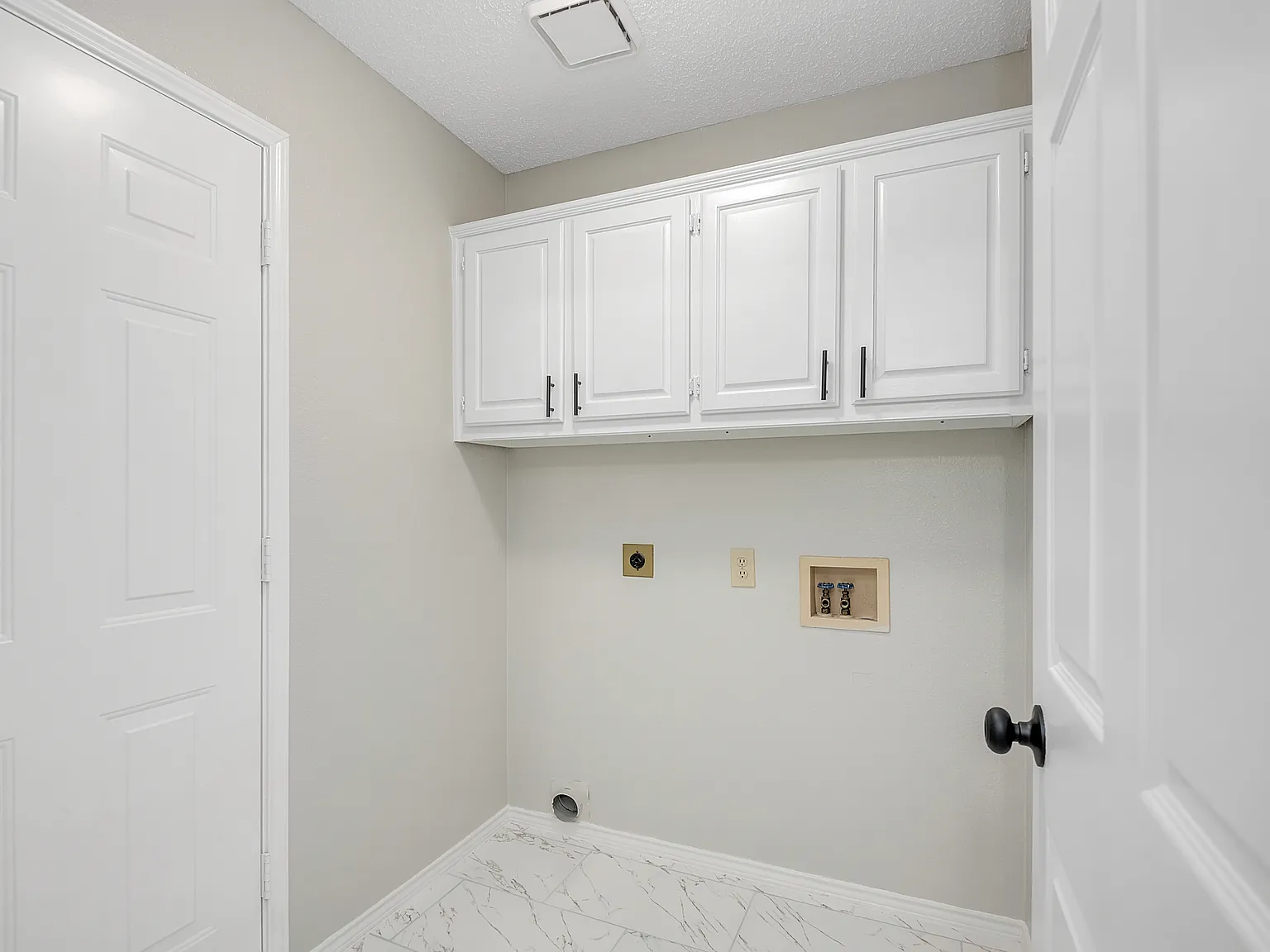 3 bed, 1601 sqft, $2,750 — Photo 2