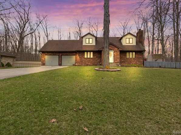 8765 Joann Dr, Newport, MI 48166