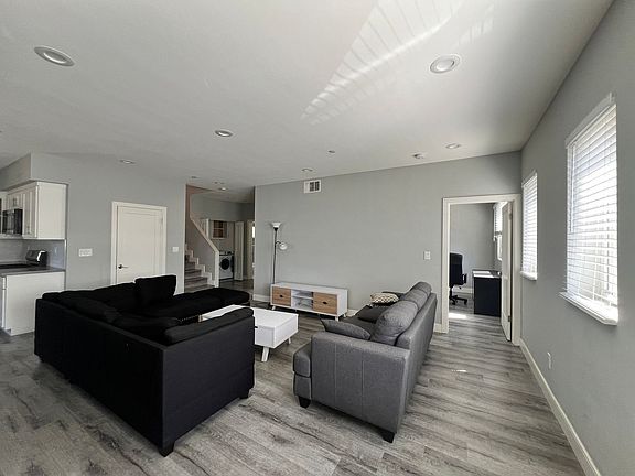 3rd image of 1340 W 37th St #3E642873A