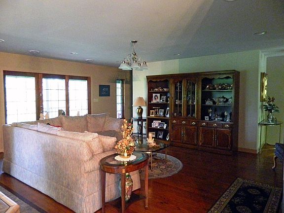 2nd image of 108 Fairway Dr