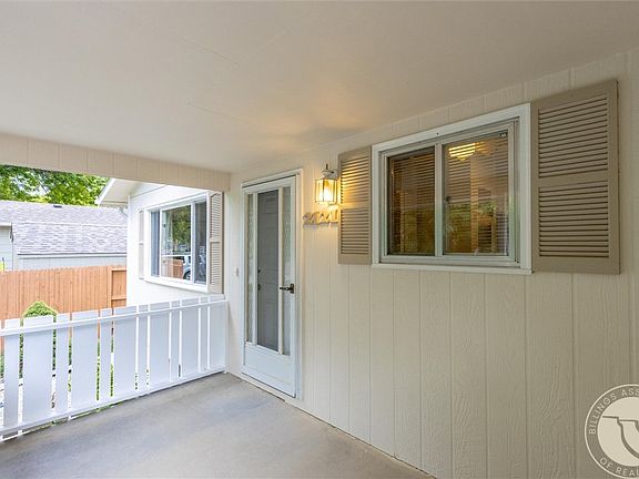 3rd image of 2121 Green Valley Dr
