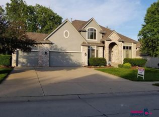 1103 Wicklow Rd, Papillion, NE 68046