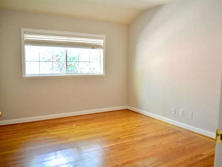10 Ash Ave #B — Photo 5