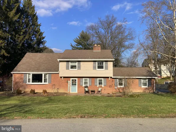 1129 Colonial Rd, Lancaster, PA 17603