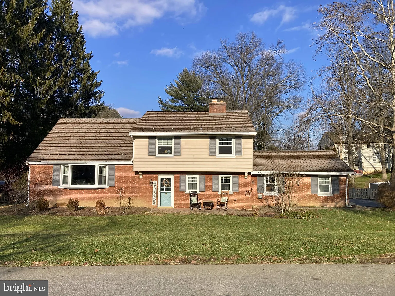 1129 Colonial Rd photo 1