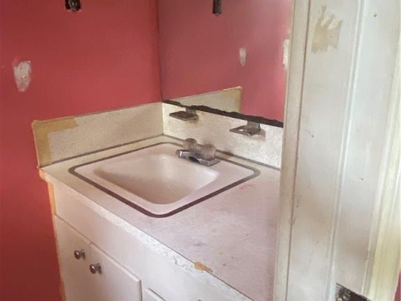 3rd image of 1808 E Broad St