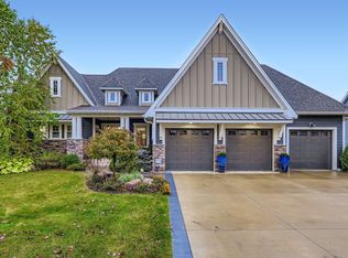 5676 Garden Dr, Woodbury, MN 55129