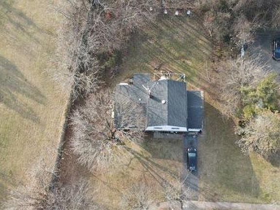 3rd image of 830 Easton Ave