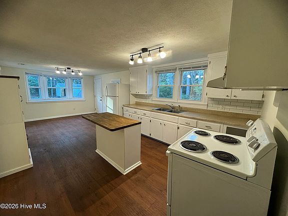 2nd image of 5324 Masonboro Loop Rd