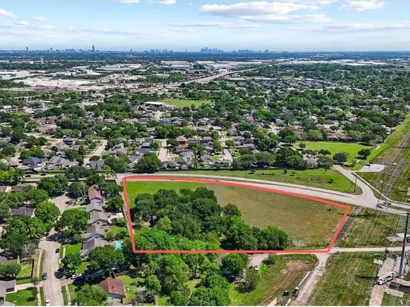 718 Staffordshire Rd, Stafford, TX 77477