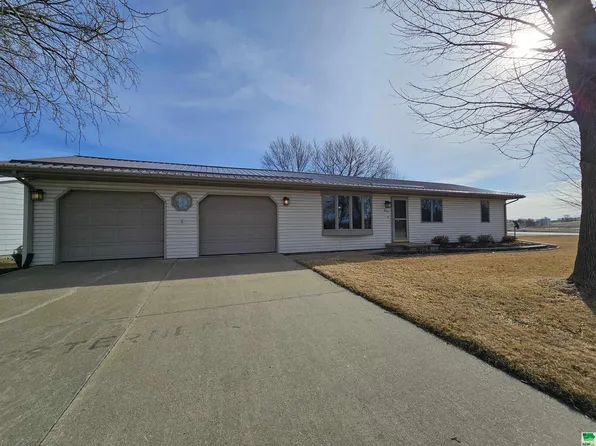 650 S 5th St, Akron, IA 51001