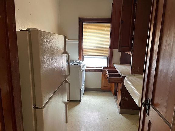 5th image of 3576 N Oakland Ave #5