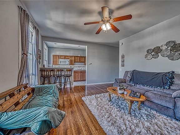 3rd image of 370 Bryant St