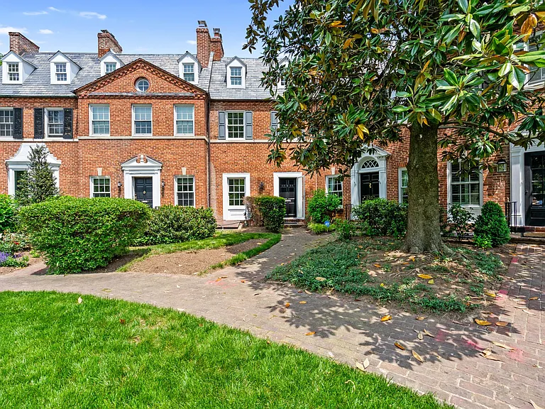 2559 Waterside Dr NW — Photo 9