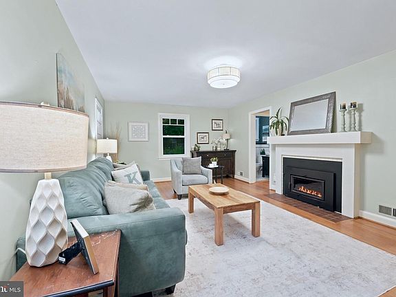 5th image of 8902 Sudbury Rd
