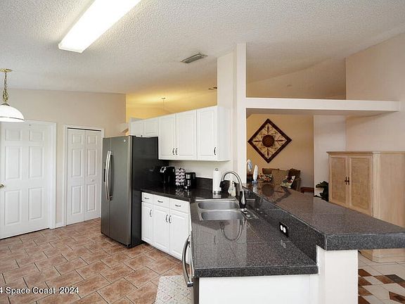 4th image of 1844 Bayhill Dr