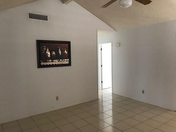 3rd image of 11405 Damasco Dr