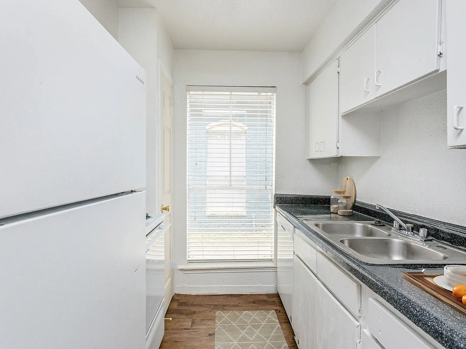 Valencia at Spring Branch — Photo 2