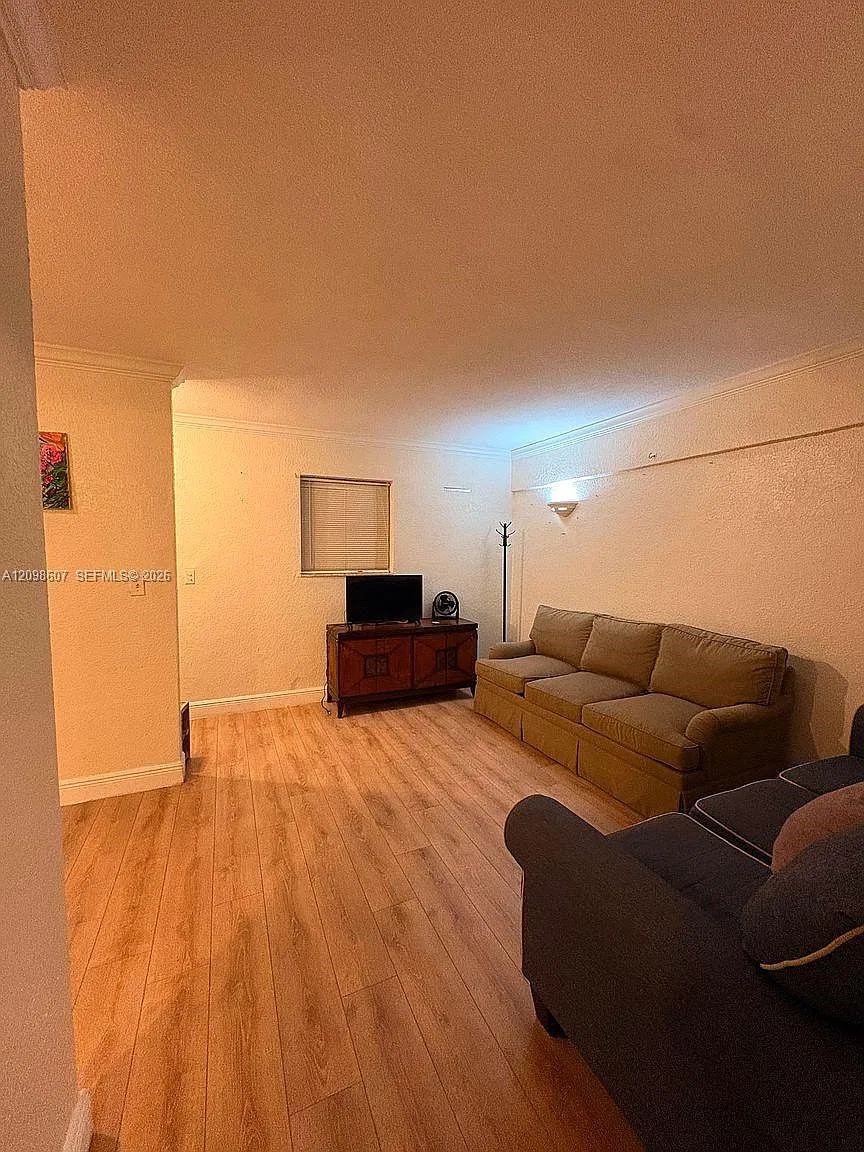 Biscayne Breeze Condo — Photo 1