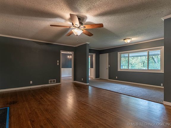 2nd image of 2094 Southview Ave